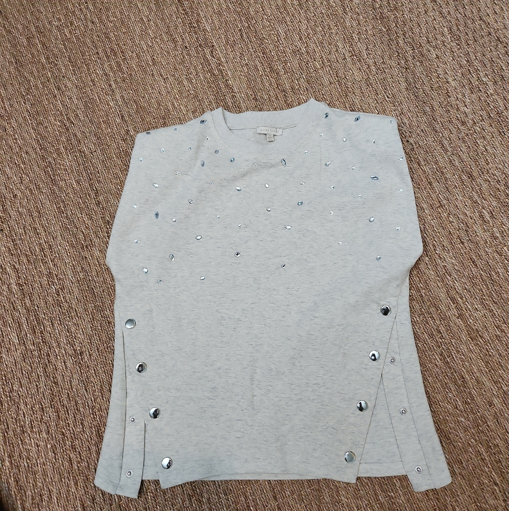 Flying Tomato Light Gray Top with Rhinestone Studs Size S Nwot